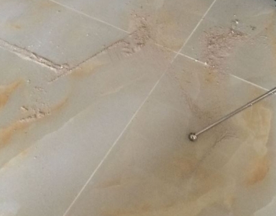 长沙市瓷砖空鼓维修公司分享粘合剂选择不当在瓷砖铺贴过程中可能导致以下问题